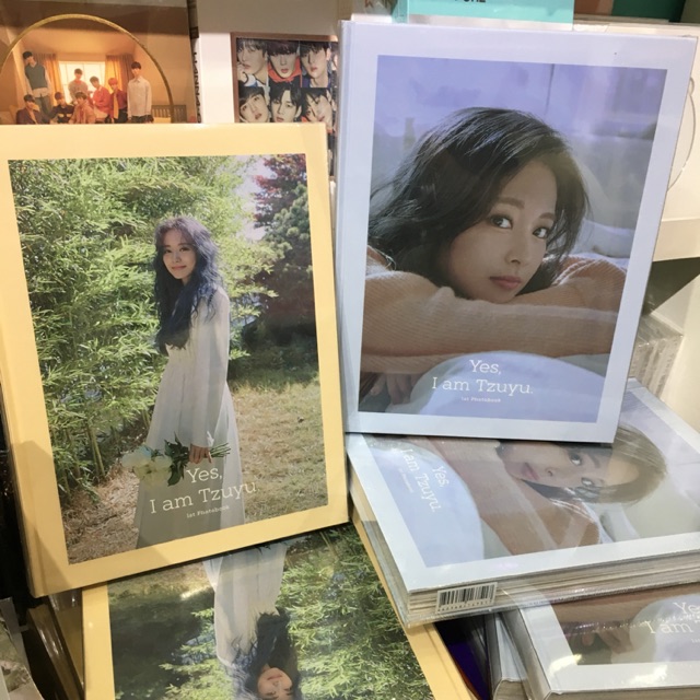 [Ready to Ship] Yes, I am Tzuyu Photobook