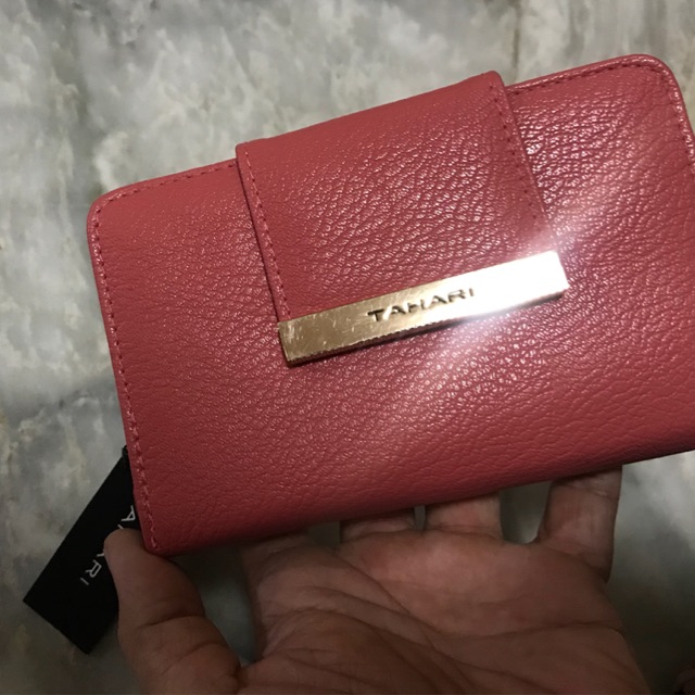 Tahari wallet store