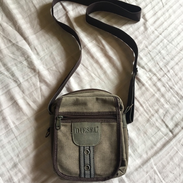 Diesel sling sale bag price