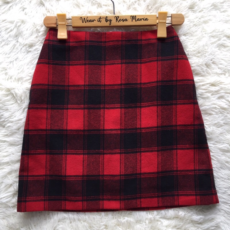 Uniqlo checkered outlet skirt