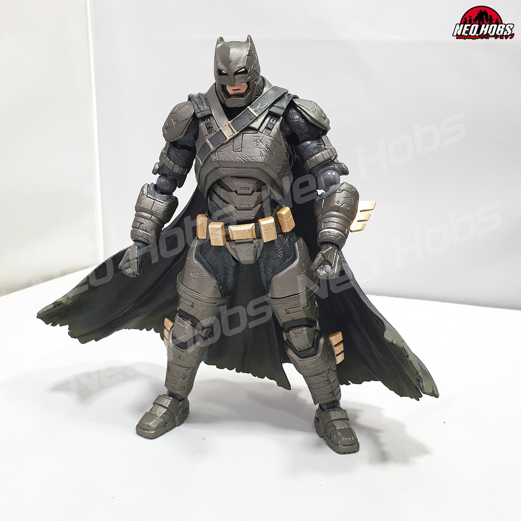 Play arts kai clearance armored batman