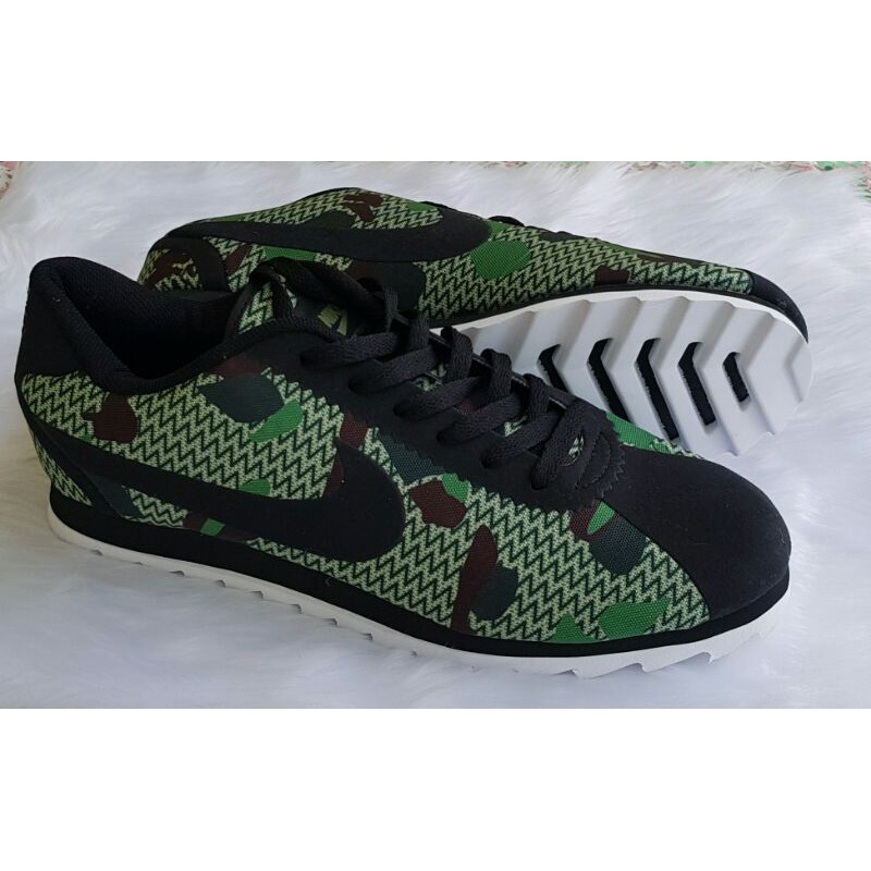 Camo store nike cortez