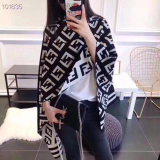 Pashmina fendi 2025