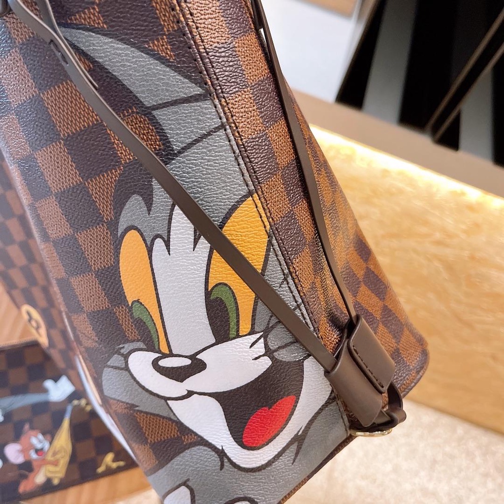 LV Neverfull Medium Shopping Bags can define Tom & Jerry