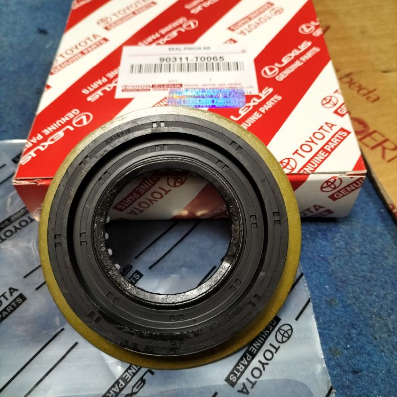 Oil SEAL PINION GARDEN SEAL DIFF Rear TOYOTA HILUX REVO FORTUNER VRZ 2GD 90311T0065 ORIGINAL