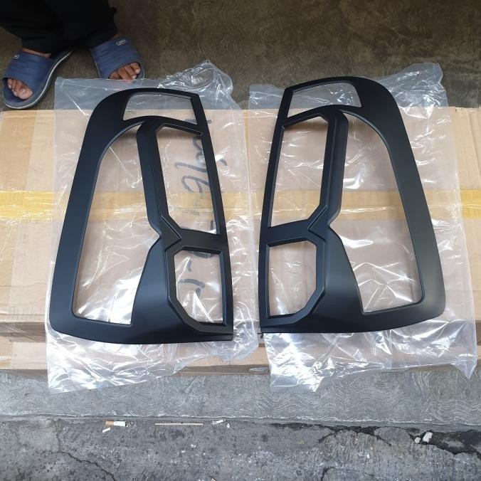 Navara D23 Np300 Garnish List Tail Lamp Cover Stop Lamp Nissan Shopee