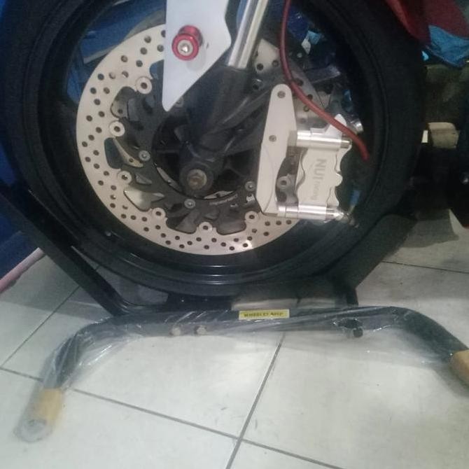 FRONT FOOTSTEP AUTOMATIC WHEEL CLAMP FRONT PADDOCK NMAX /AEROX /XMAX ...