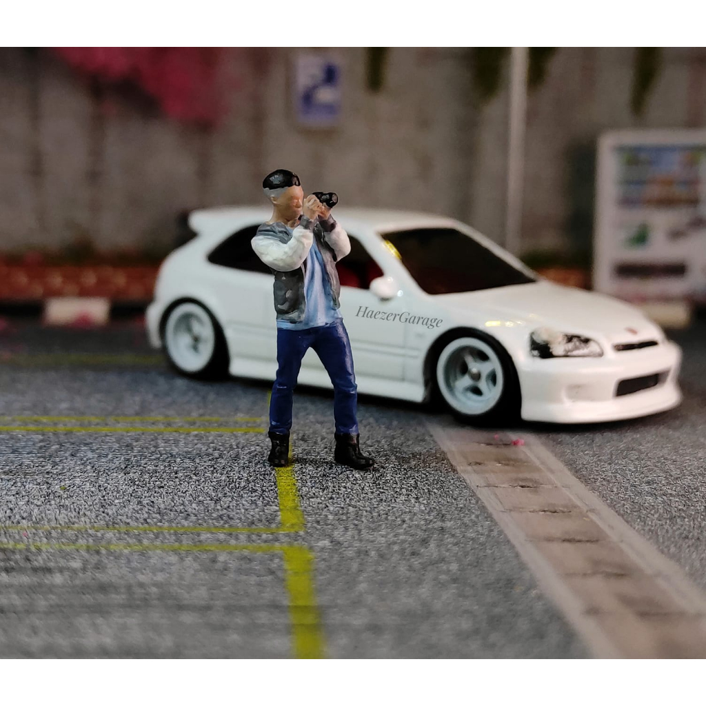 Miniature Diorama Mini Action Figure City 1/64 Boy Photographer H3d