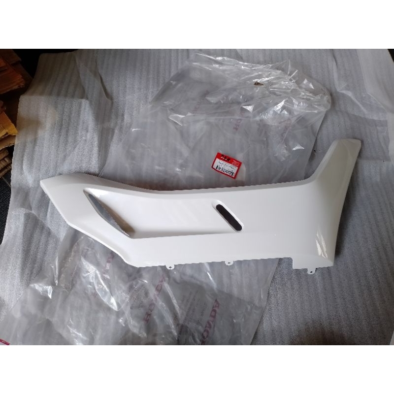 PUTIH Cover r floor underside under side lower side deck PCX 150 k97 ...