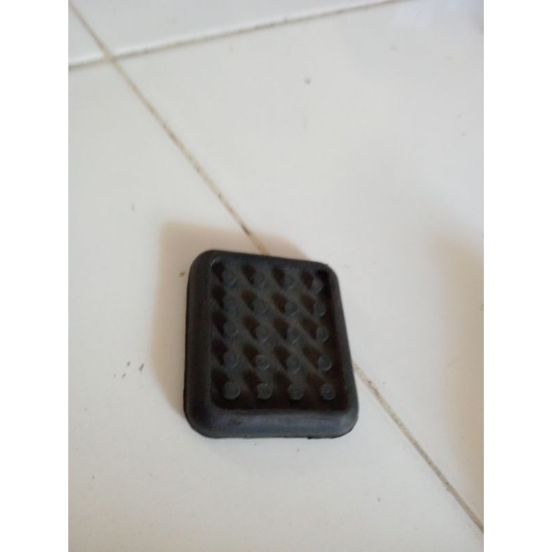 Genuine Mitsubishi Brake & Clutch Pedal Rubbers For L200 B40 2.5TD (2006-2015) - MB193884 (2-Piece Set)