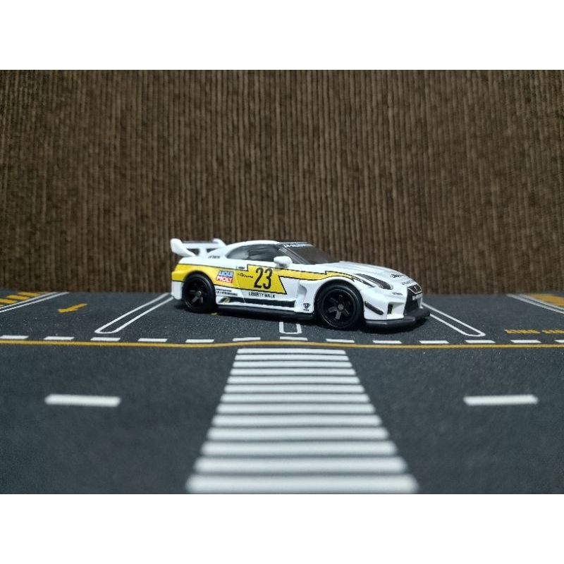 Hotwheels Premium Nissan GTR R35 LBWK Sphere Light Loose | Shopee ...