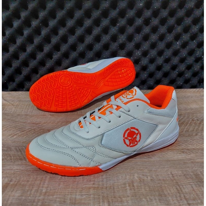 Wide futsal shoes sales