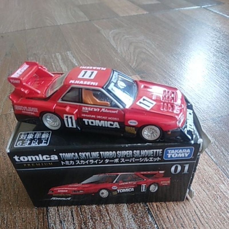 Tomica Premium TP01 Nissan Skyline Turbo Super Silhouette Rossa Scala 1/64 – Edizione Limitata!