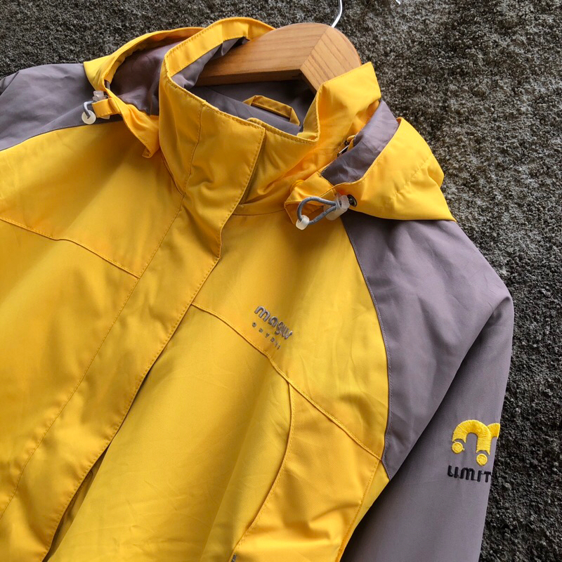 Magnus Outdoor Jacket Like New Shopee Philippines