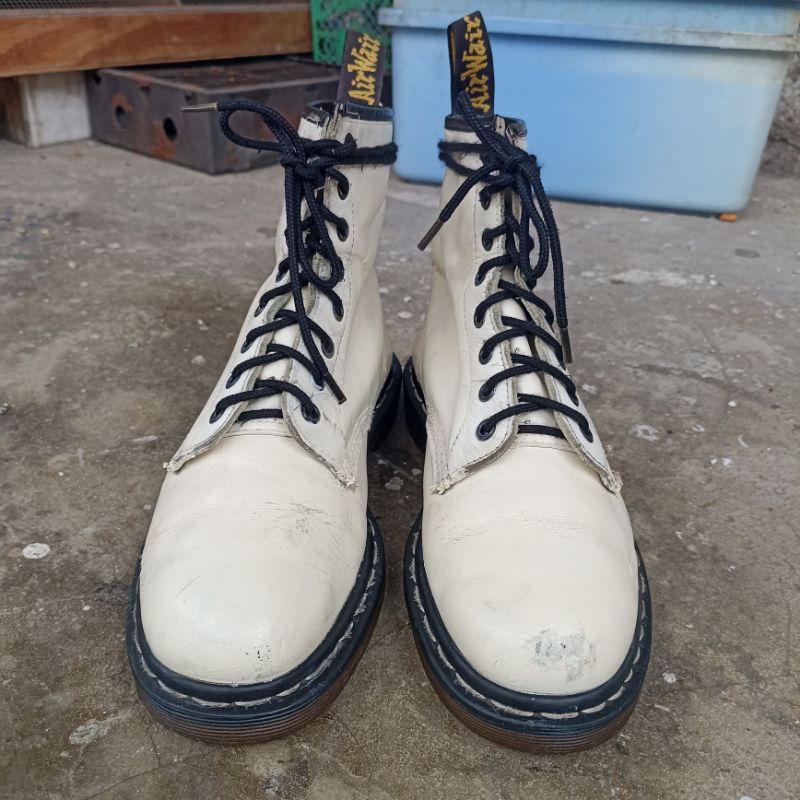 Do white doc hot sale martens get dirty