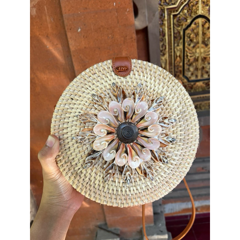 Round RATTAN BAG SHELL MOTIF ROUND RATTAN BAG BALI RATTAN BAG SLEMPANG BAG Shopee Philippines