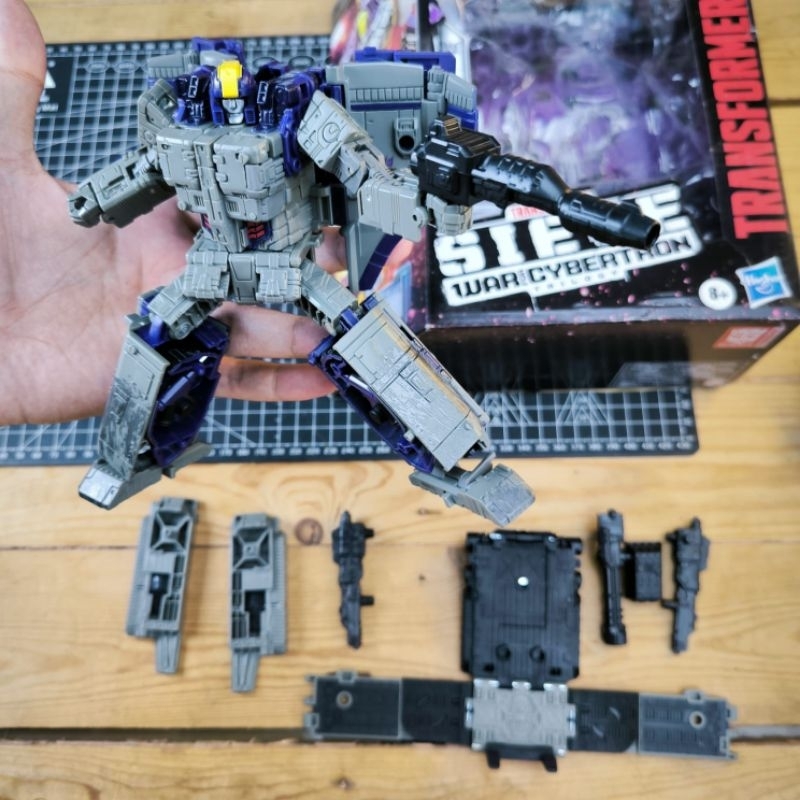 Transformers astrotrain wfc siege leader class bib ori hasbro takara ...