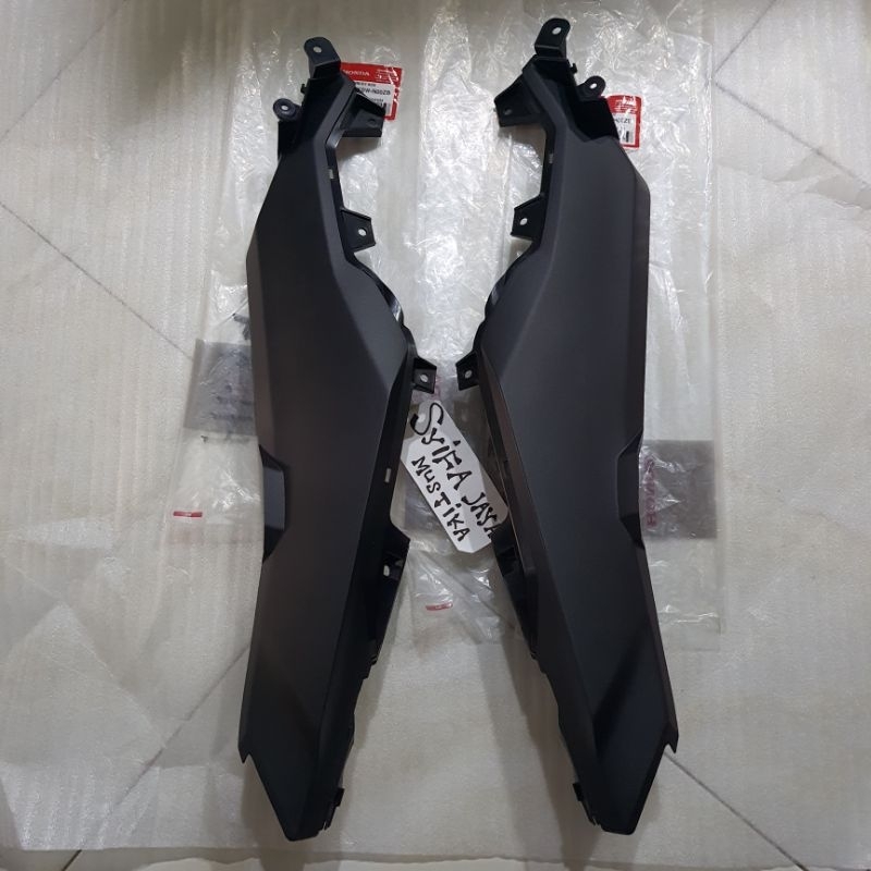 Adv 150 Rear side body cover Connection Left/Right side body cover