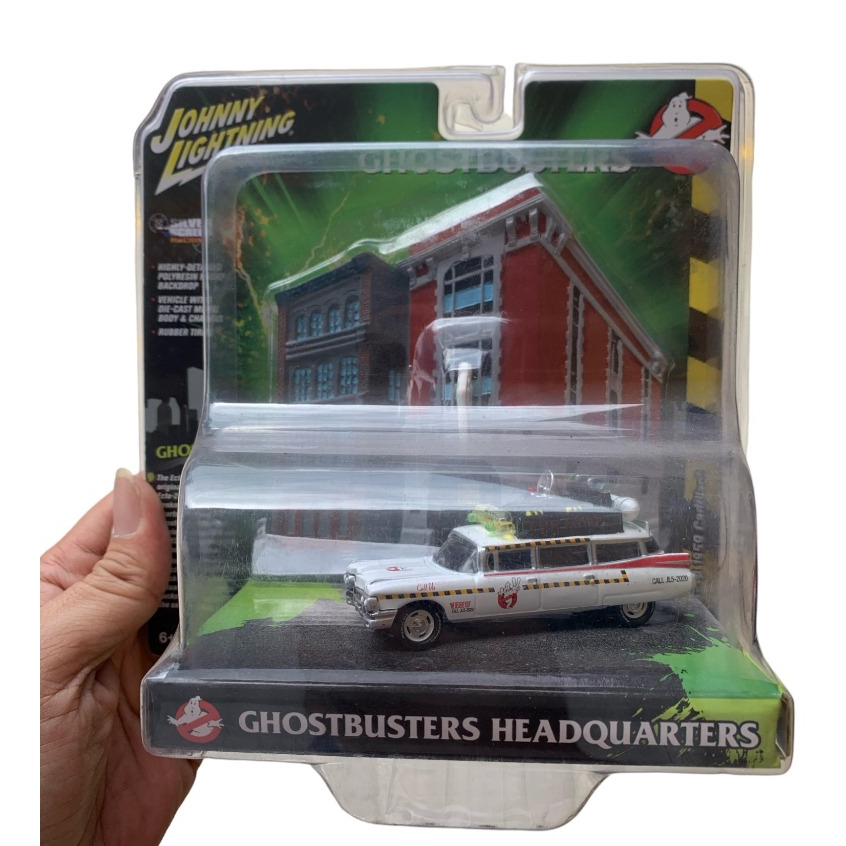 Johnny Lightning Ecto1A Cadillac Ghostbusters Headquarters Diorama