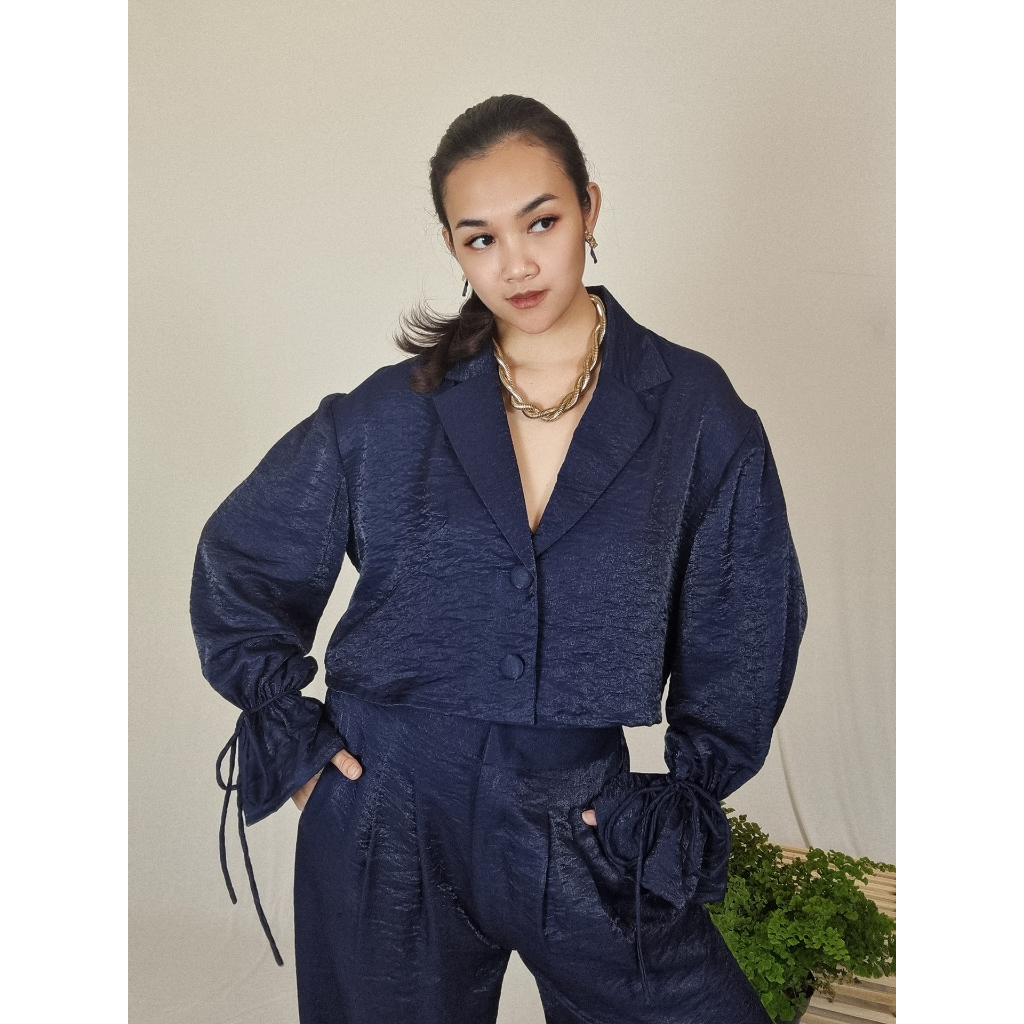 Maira | Crop Top Blazer With Buttons And Collar - Basic Casual Style ...