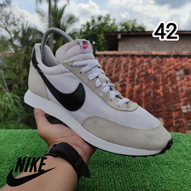 Nike air best sale tailwind white