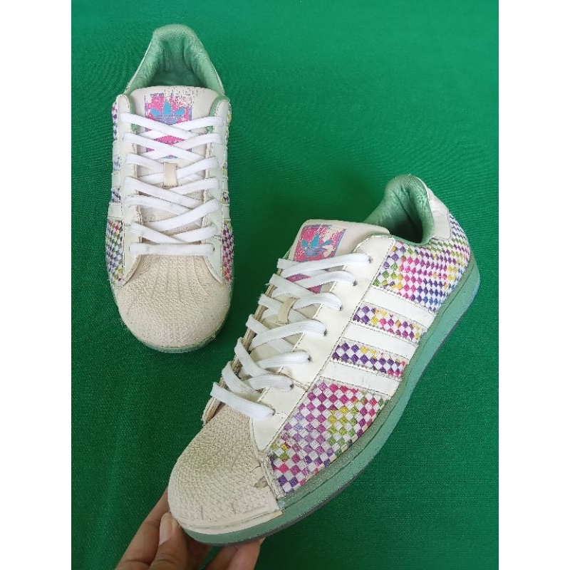 Adidas superstar hotsell iridescent size 1