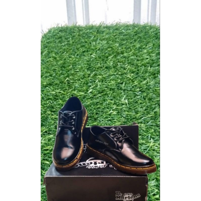 DR MARTENS DOKMART SHORT 3 HOLE DOCMART LOW BOOTS FOR MEN | Shopee ...