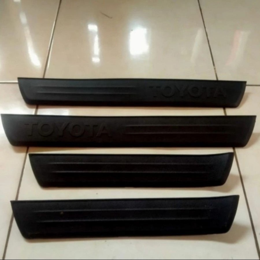 Original toyota innova zenix innova reborn Side Door sill plate