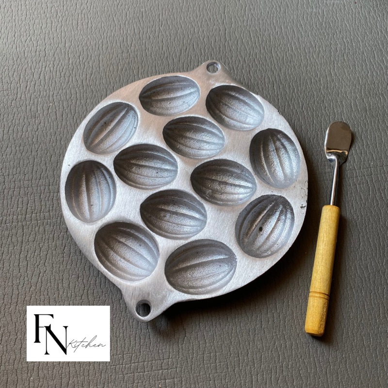 Sponge Mold Contains 12 Sponge Cake Molds Cast Aluminum Dry Sponge 12pack Scallop Sponge Mold