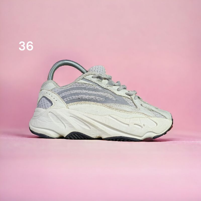 Yeezy 700 best sale static pink