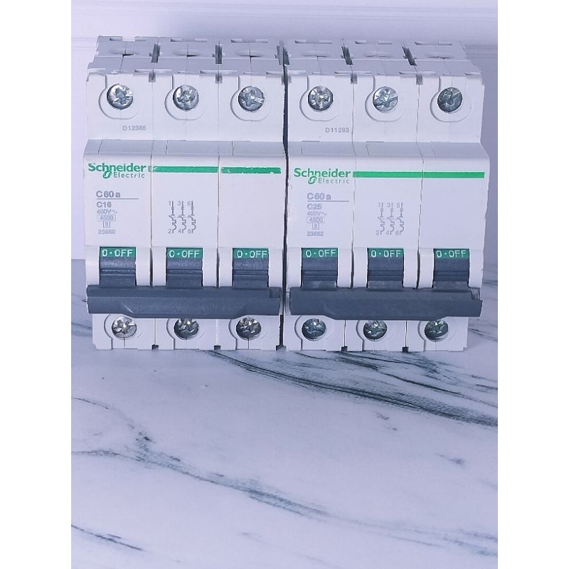 Disjoncteur C60N UL1077 4P C 32A Schneider - Protection Électrique Fiable