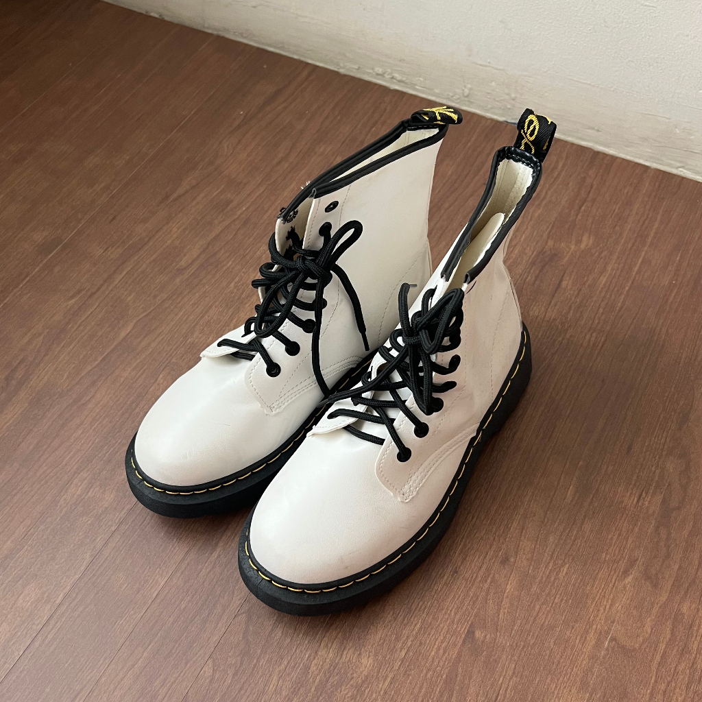 White Docmart Lookalike | Shopee Philippines