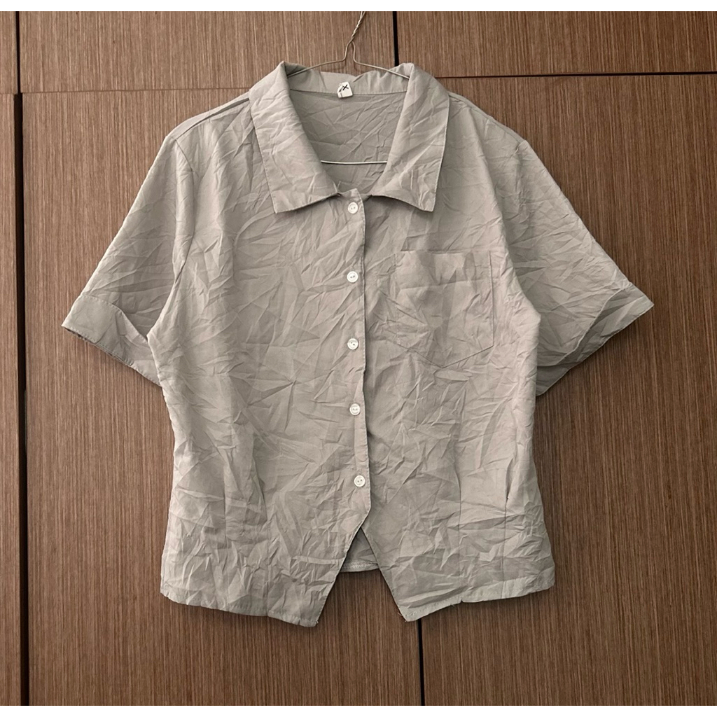 KEMEJA Preloved gray full button bottom crop shirt with cutout v pl ...