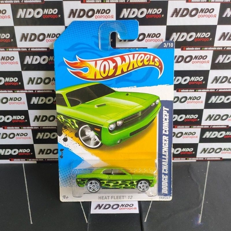Hot Wheels 2012 Dodge Challenger Concept – Heat Fleet ’12 Series 1:64 Scale Diecast