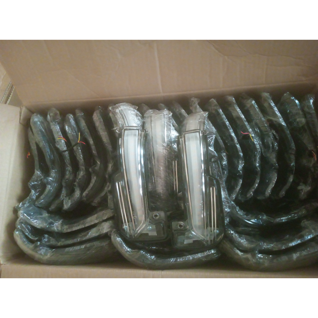 Original TOYOTA Innova Reborn/ Fortuner VRZ / Hilux/ Voxy Rear View ...