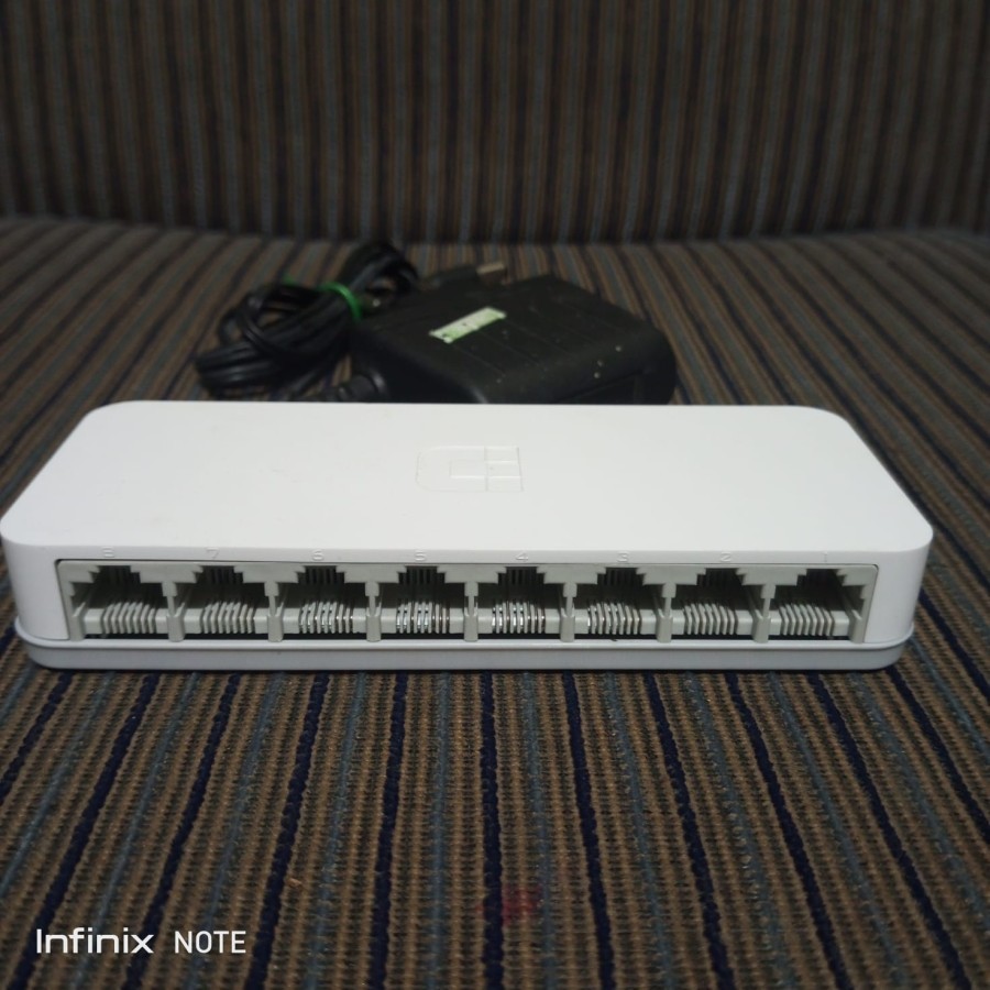 D-Link Desktop Hub Switch 8 Port DES-1008C 100mbps (Normal Used ...