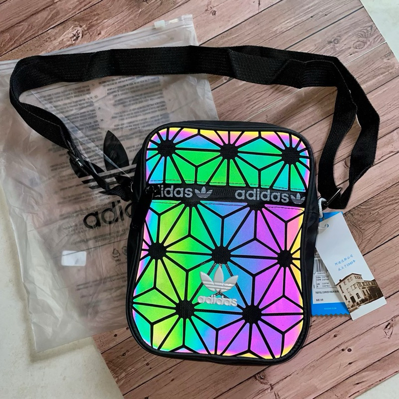 Adidas issey Miyake Big slingbag crossbody