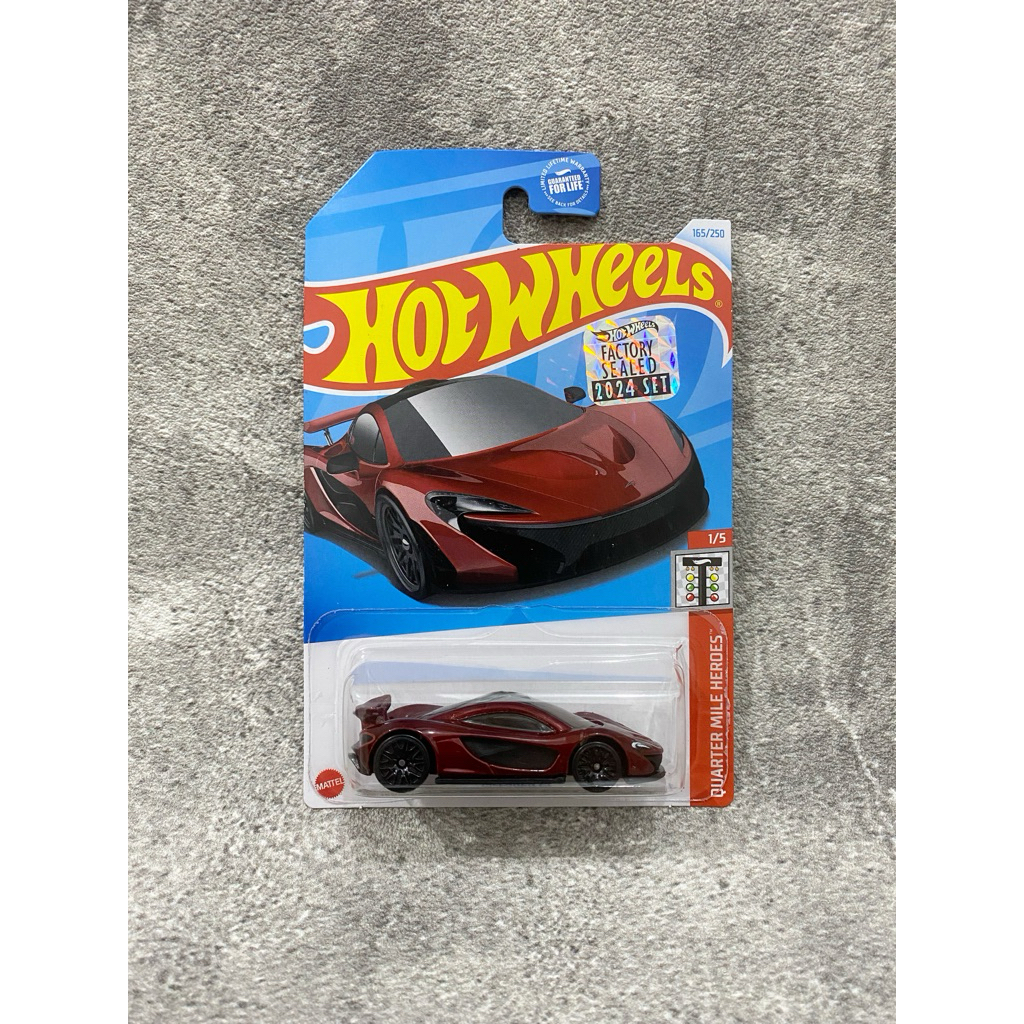 Hot Wheels McLaren P1 – Quarter Mile Heroes 1/64 – Donkerrood, Kortkaart, Verzamelauto 2024