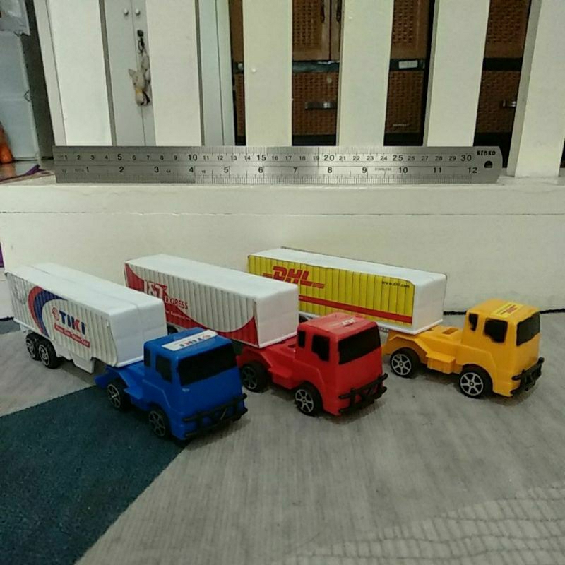Delivery truck toy (get 3 trucks) | Shopee Philippines