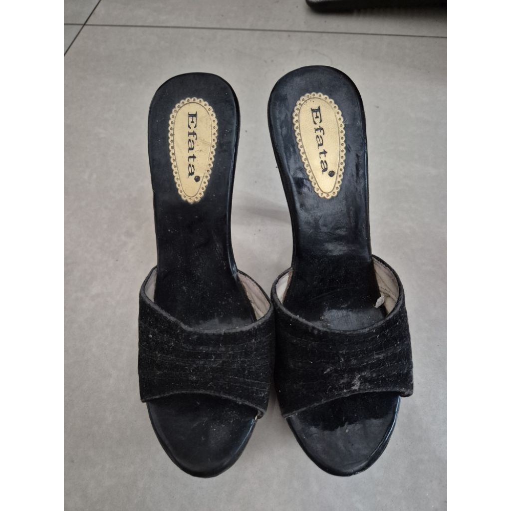 PRELOVED Sandal Women's Heels Sandals in Plain Black, Efata Brand, Used ...