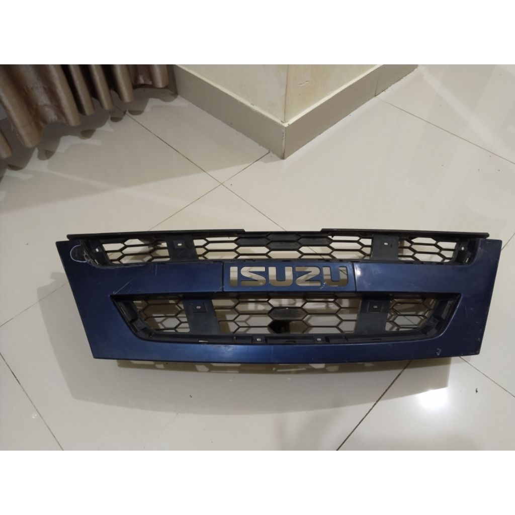 Isuzu panther radiator grill, original wasp nest model, COPOTAN ...