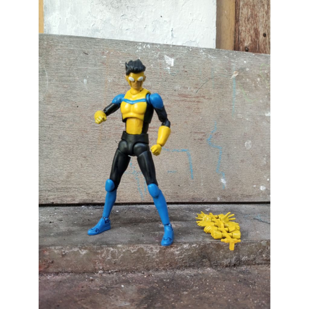 Mafex mark the invincible action figure custom kitbash 1/12 omniman ...