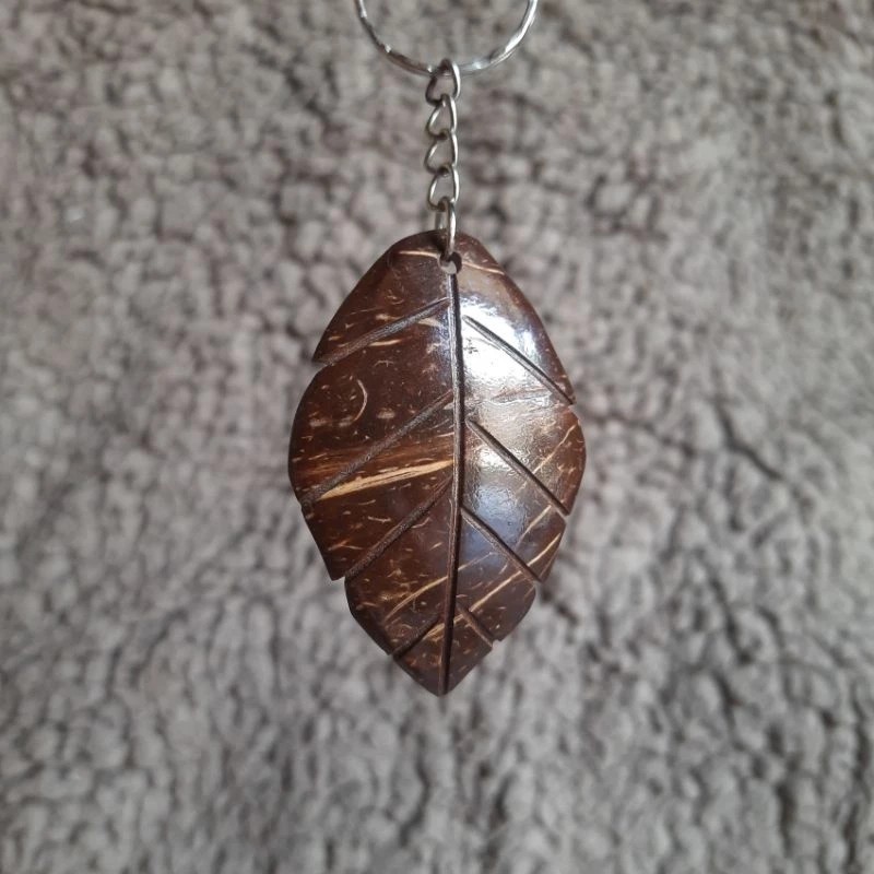 GANTUNGAN LEAF-SHAPED COCONUT SHELL KEYCHAIN | Shopee Philippines