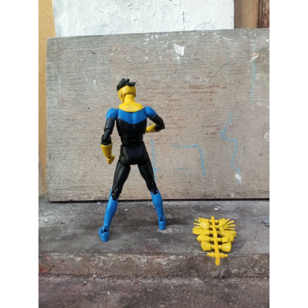 Mafex mark the invincible action figure custom kitbash 1/12 omniman ...