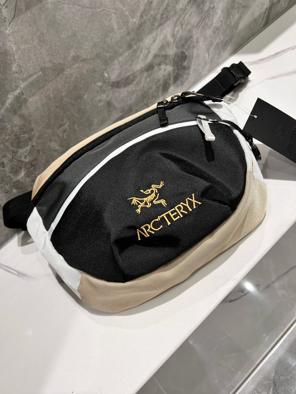 Arc'teryx x BEAMS Mantis2 Waistpack Dimensions - SS22 - GB