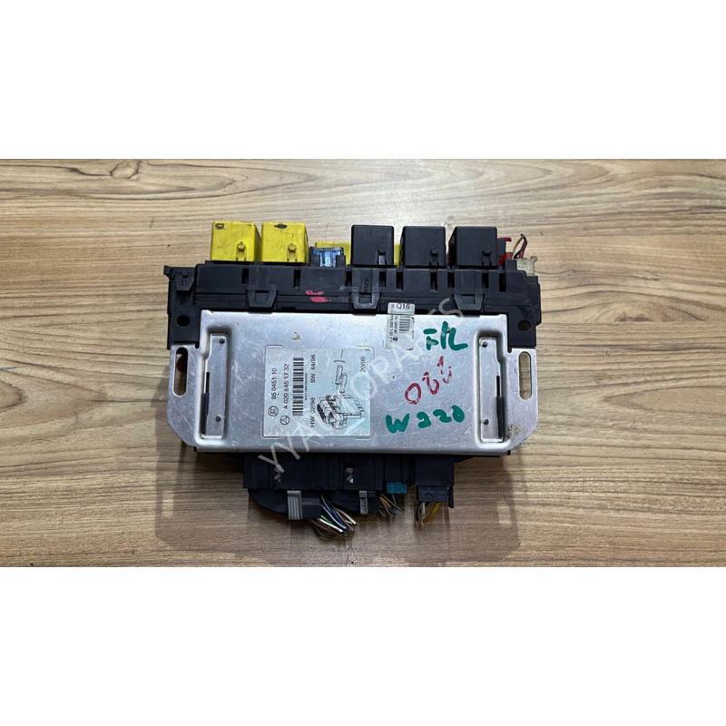 Front Junction Fuse Block For Mercedes-Benz W220 S430 S500 - 2205460641