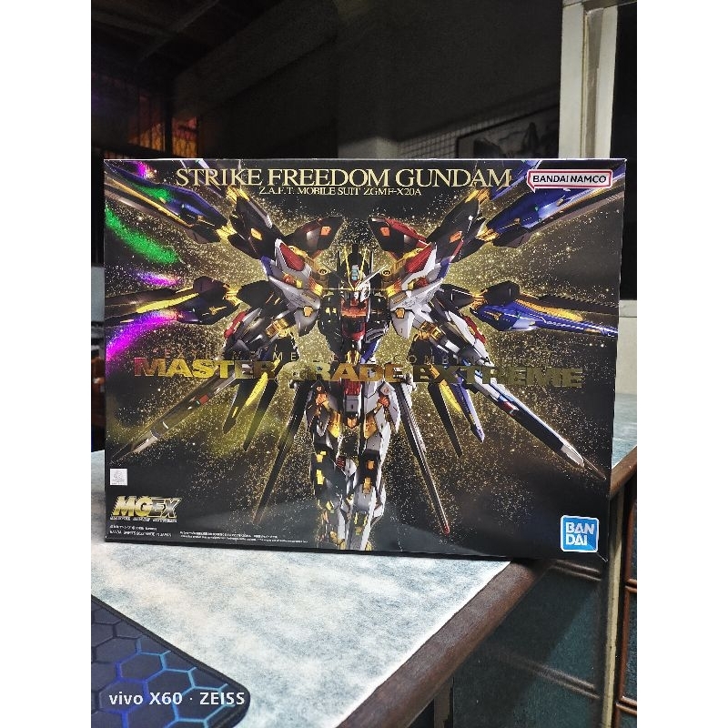 (Authentic) Bandai Namco MGex 1/100 Scale Strike Freedom Gundam ...