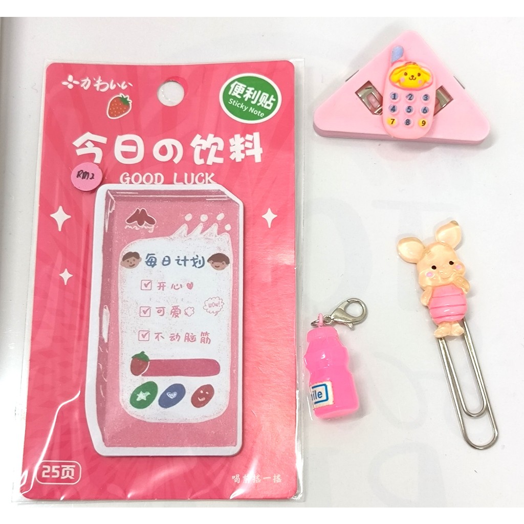 Memo pad set (memo pad + random 1 triangle corner clip + random 1 paper clip + random 1 keychain