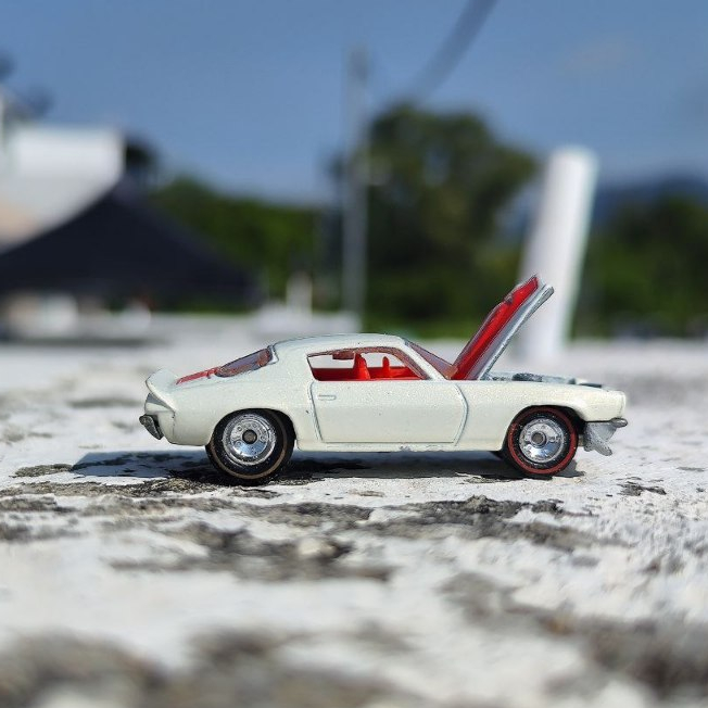 HOT WHEELS PREMIUM '70 Chevrolet Camaro (Open Hood, Metal Base, rubber