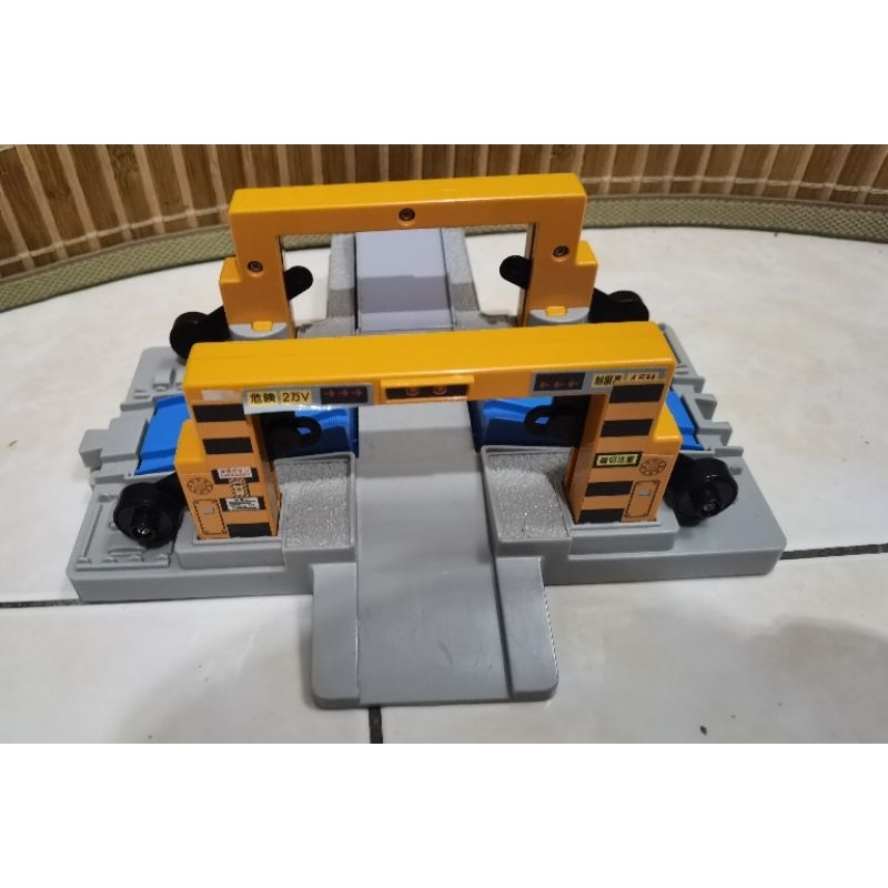 Takara Tomy Plarail Railroad Crossing Single Track set 04/24B | Shopee ...